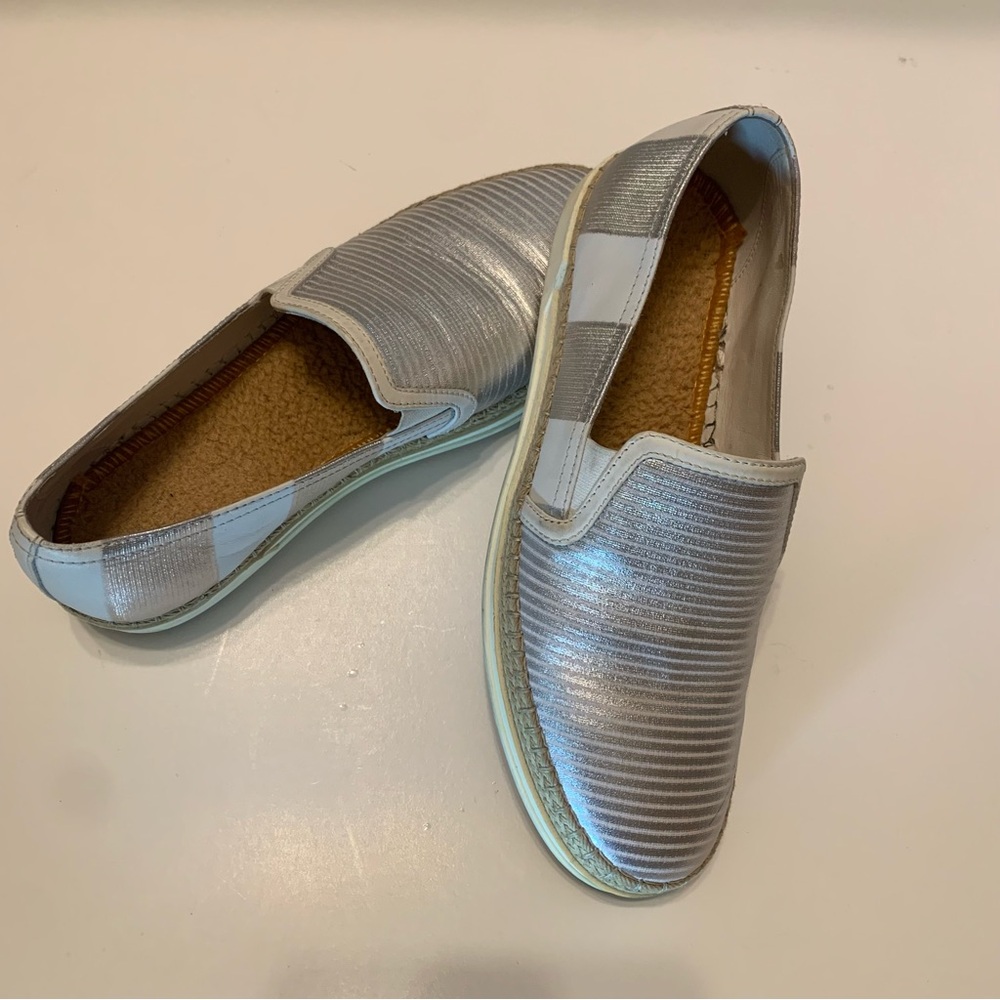 Tod's Italian Leather Silver Striped Slip-On Loafers Cozy Insole EU 37 / US 6.5 - Picture 2 of 6